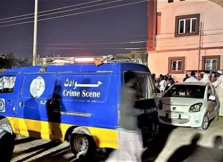 جريمة قتل بشعة.. مسلحون يقتلون أفراد أسرة كاملة داخل شقة بالخرطوم رميََا بالرصاص جريمة قتل بشعة.. مسلحون يقتلون أفراد أسرة كاملة داخل شقة بالخرطوم رميََا بالرصاص