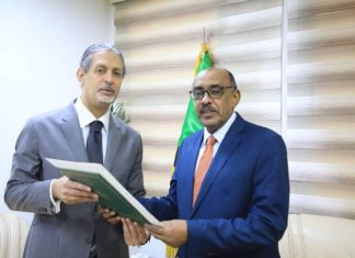 وزير الخارجية المكلف يلتقي السفير المصري الجديد وزير الخارجية المكلف يلتقي السفير المصري الجديد