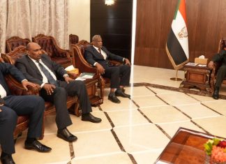 البرهان يلتقي وفد الغرفة التجارية السودانية-الليبية المشتركة البرهان يلتقي وفد الغرفة التجارية السودانية-الليبية المشتركة