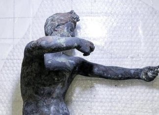 اكتشاف تماثيل برونزية استثنائية عمرها نحو ألفي عام في إيطاليا اكتشاف تماثيل برونزية استثنائية عمرها نحو ألفي عام في إيطاليا