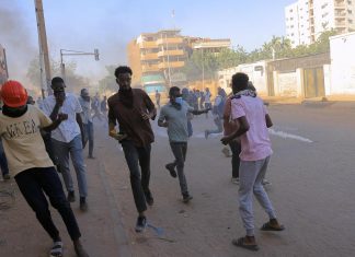 السودان.. إصابة 30 متظاهرا في مواجهات مع الشرطة السودان.. إصابة 30 متظاهرا في مواجهات مع الشرطة