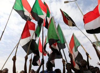 الدستور الانتقالي.. هل ينهي الأزمة السياسية في السودان؟ الدستور الانتقالي.. هل ينهي الأزمة السياسية في السودان؟