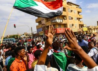 نقل السلطة إلى المدنيين.. هل سيرضي المحتجين في السودان؟ نقل السلطة إلى المدنيين.. هل سيرضي المحتجين في السودان؟