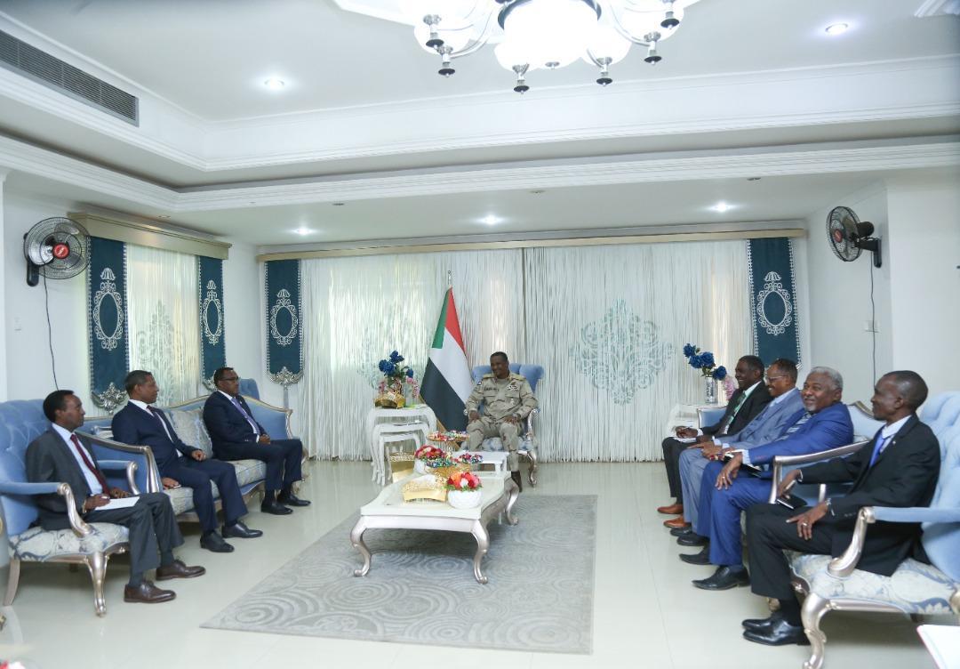 نائب رئيس مجلس السيادة يلتقي وزير الخارجية الإثيوبي نائب رئيس مجلس السيادة يلتقي وزير الخارجية الإثيوبي