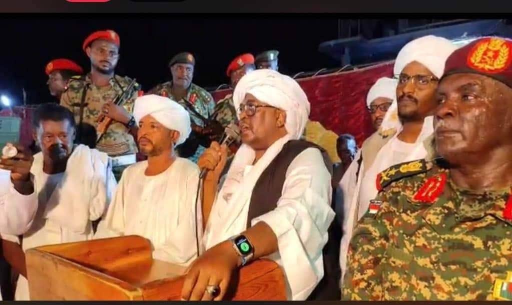 رئيس الوزراء السابق يدعو شباب شرق السودان إلى حمل السلاح والاستعداد لكل الاحتمالات رئيس الوزراء السابق يدعو شباب شرق السودان إلى حمل السلاح والاستعداد لكل الاحتمالات