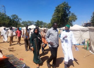 وفد من مفوضية حقوق الانسان يزور معسكر المتأثرين بأحداث لقاوة وفد من مفوضية حقوق الانسان يزور معسكر المتأثرين بأحداث لقاوة