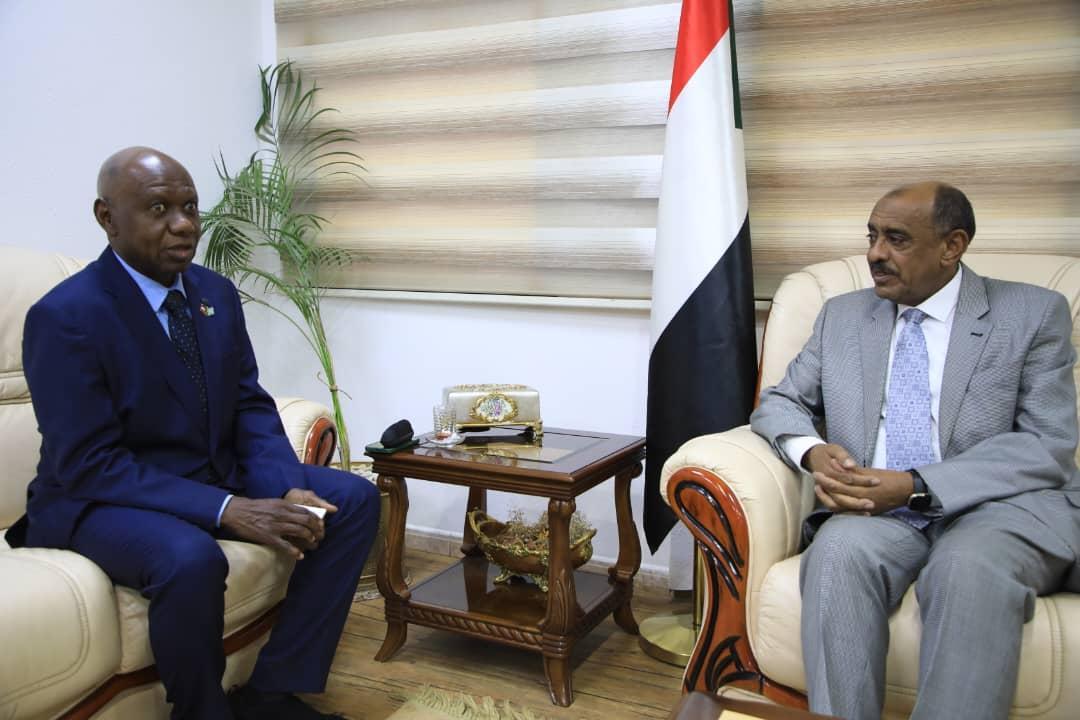 وزير الخارجية يلتقي بالممثل المقيم لمنظمة الأغذية والزراعة بالأمم المتحدة وزير الخارجية يلتقي بالممثل المقيم لمنظمة الأغذية والزراعة بالأمم المتحدة
