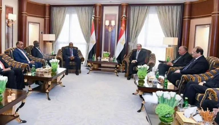 تفاصيل قمة بين البرهان والسيسي تفاصيل قمة بين البرهان والسيسي