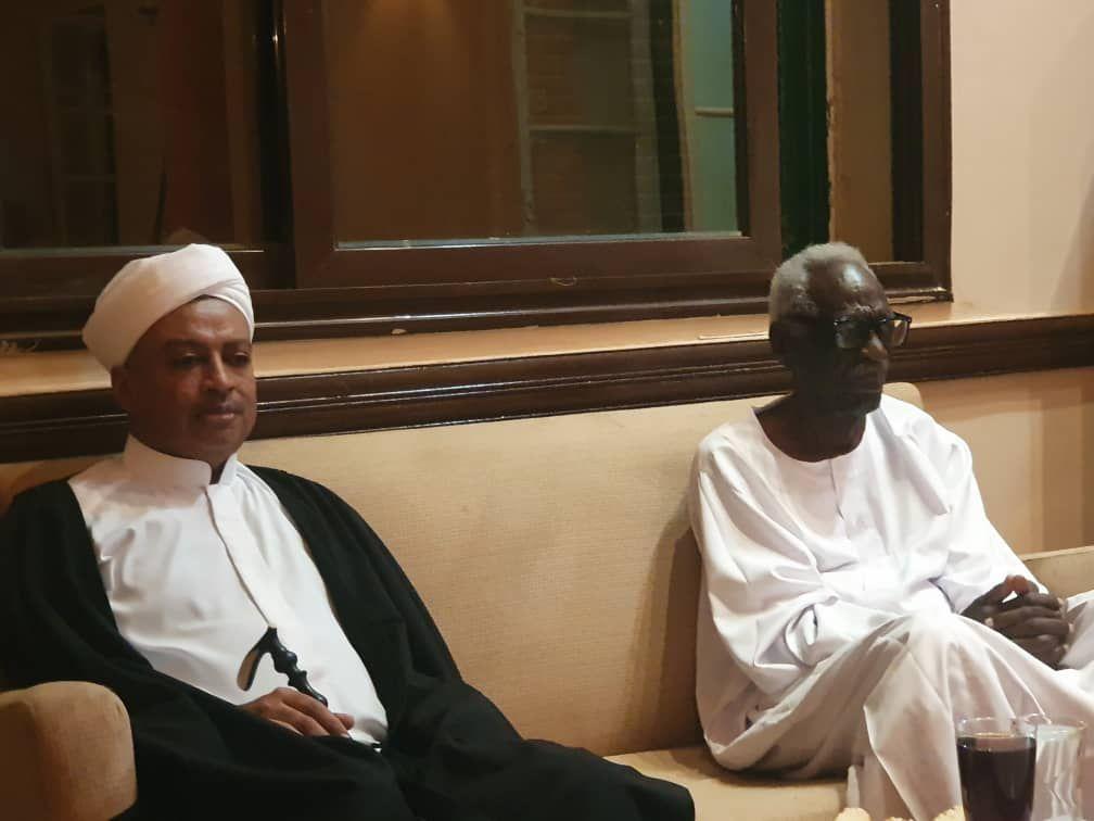 السودان.. تفاصيل لقاء بين جعفر الميرغني وصديق يوسف السودان.. تفاصيل لقاء بين جعفر الميرغني وصديق يوسف