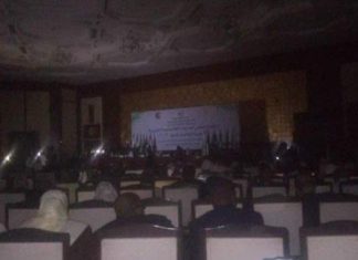 السودان : وزير المالية يقع في موقف محرج أمام مسؤولين عرب ويعتذر السودان : وزير المالية يقع في موقف محرج أمام مسؤولين عرب ويعتذر
