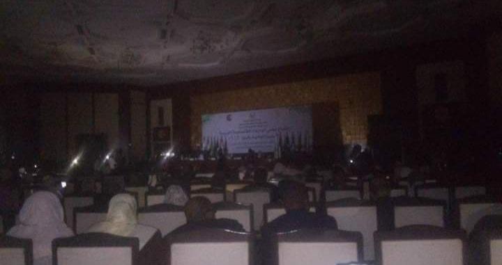 السودان : وزير المالية يقع في موقف محرج أمام مسؤولين عرب ويعتذر السودان : وزير المالية يقع في موقف محرج أمام مسؤولين عرب ويعتذر