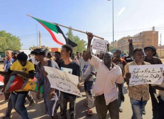 تجميد النقابات يزيح عقبة أمام التسوية السياسية في السودان تجميد النقابات يزيح عقبة أمام التسوية السياسية في السودان
