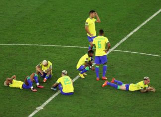خروج مفاجئ لمنتخب البرازيل من كأس العالم كرواتيا تطيح بالسامبا وتبلغ نصف النهائي بركلات الترجيح ونيمار يبكي بحرقة خروج مفاجئ لمنتخب البرازيل من كأس العالم كرواتيا تطيح بالسامبا وتبلغ نصف النهائي بركلات الترجيح ونيمار يبكي بحرقة