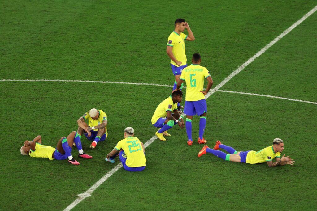 خروج مفاجئ لمنتخب البرازيل من كأس العالم كرواتيا تطيح بالسامبا وتبلغ نصف النهائي بركلات الترجيح ونيمار يبكي بحرقة خروج مفاجئ لمنتخب البرازيل من كأس العالم كرواتيا تطيح بالسامبا وتبلغ نصف النهائي بركلات الترجيح ونيمار يبكي بحرقة