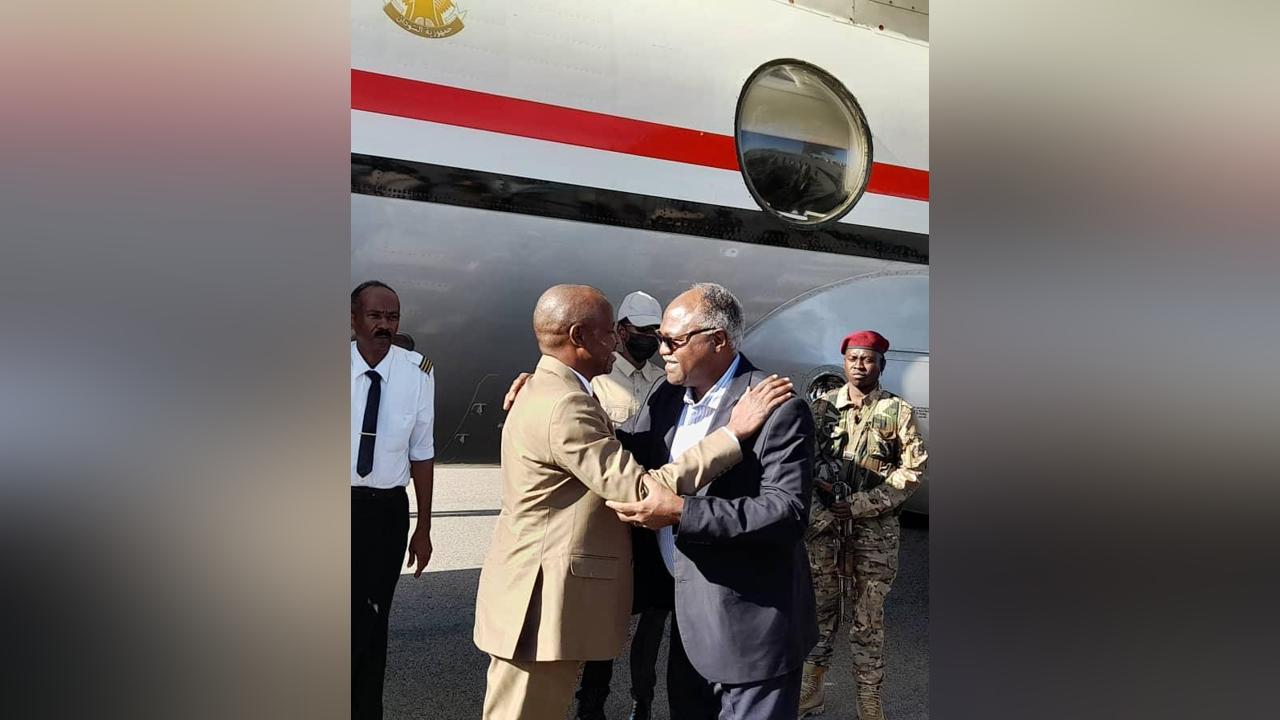الهادي ادريس يصل نيالا لتشريف مؤتمر الهندسة المدنية الهادي ادريس يصل نيالا لتشريف مؤتمر الهندسة المدنية