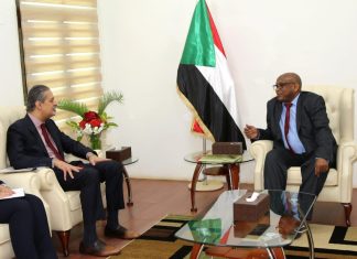 وزير شؤون مجلس الوزراء يلتقي السفير المصري في السودان وزير شؤون مجلس الوزراء يلتقي السفير المصري في السودان