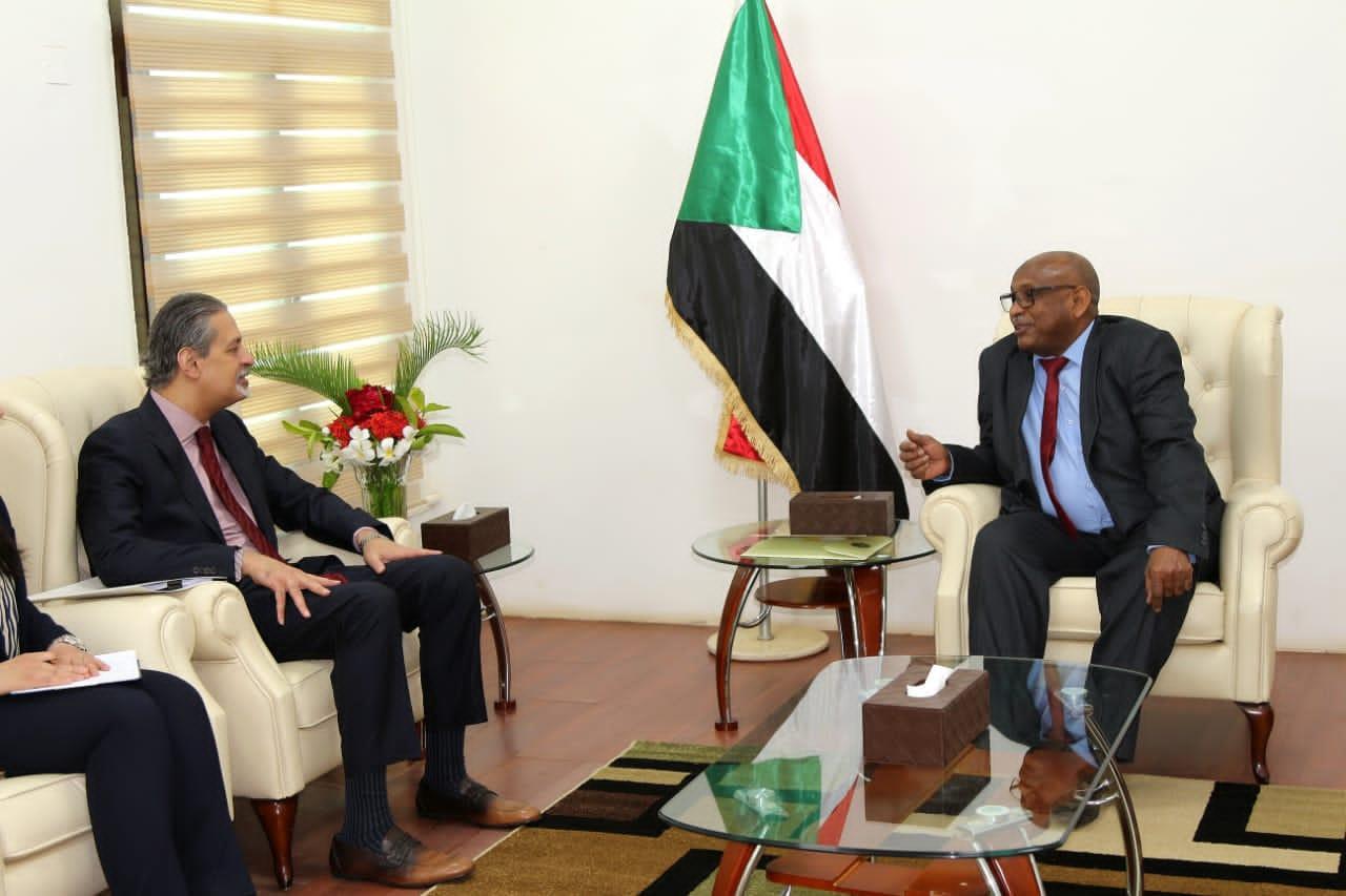 وزير شؤون مجلس الوزراء يلتقي السفير المصري في السودان وزير شؤون مجلس الوزراء يلتقي السفير المصري في السودان