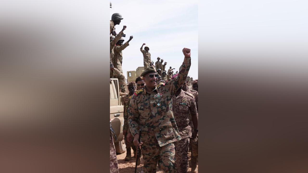 البرهان في خطاب جديد يحدد شروط توقيع الجيش على الاتفاق النهائي ويحذر من الاقصاء واختطاف السلطة البرهان في خطاب جديد يحدد شروط توقيع الجيش على الاتفاق النهائي ويحذر من الاقصاء واختطاف السلطة