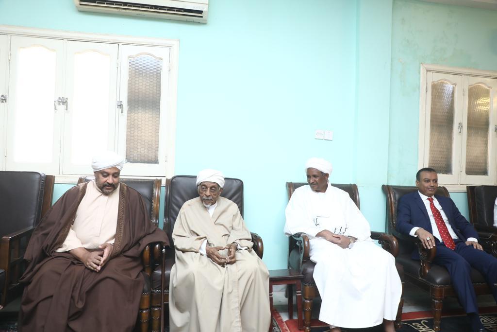 دقلو يزور مولانا الميرغني في حضور جعفر والحسن دقلو يزور مولانا الميرغني في حضور جعفر والحسن