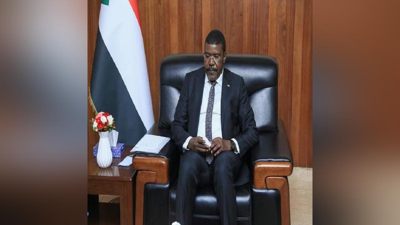 عضو السيادي الطاهر حجر يلتقي وزيرة الشباب والرياضة عضو السيادي الطاهر حجر يلتقي وزيرة الشباب والرياضة