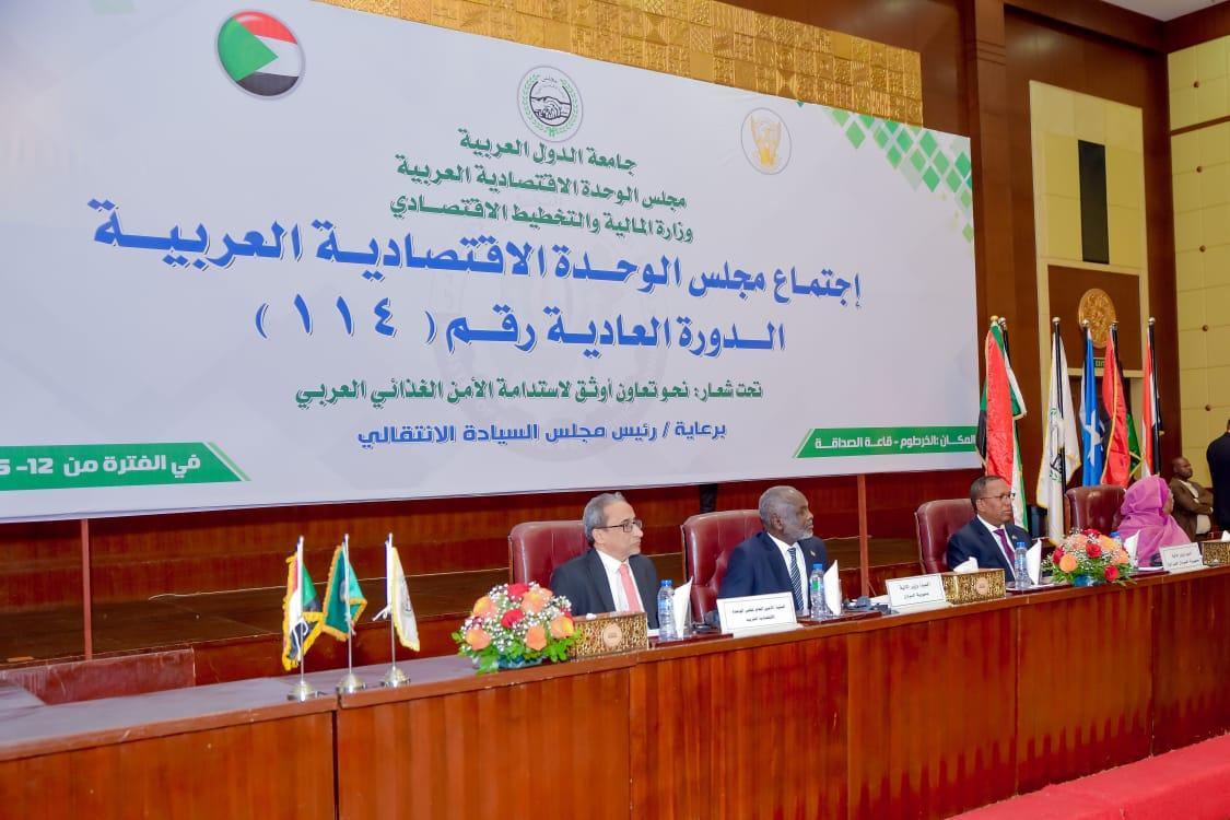 وزير المالية يسلم نظيره الصومالي رئاسة مجلس الوحدة الإقتصادية العربية وزير المالية يسلم نظيره الصومالي رئاسة مجلس الوحدة الإقتصادية العربية
