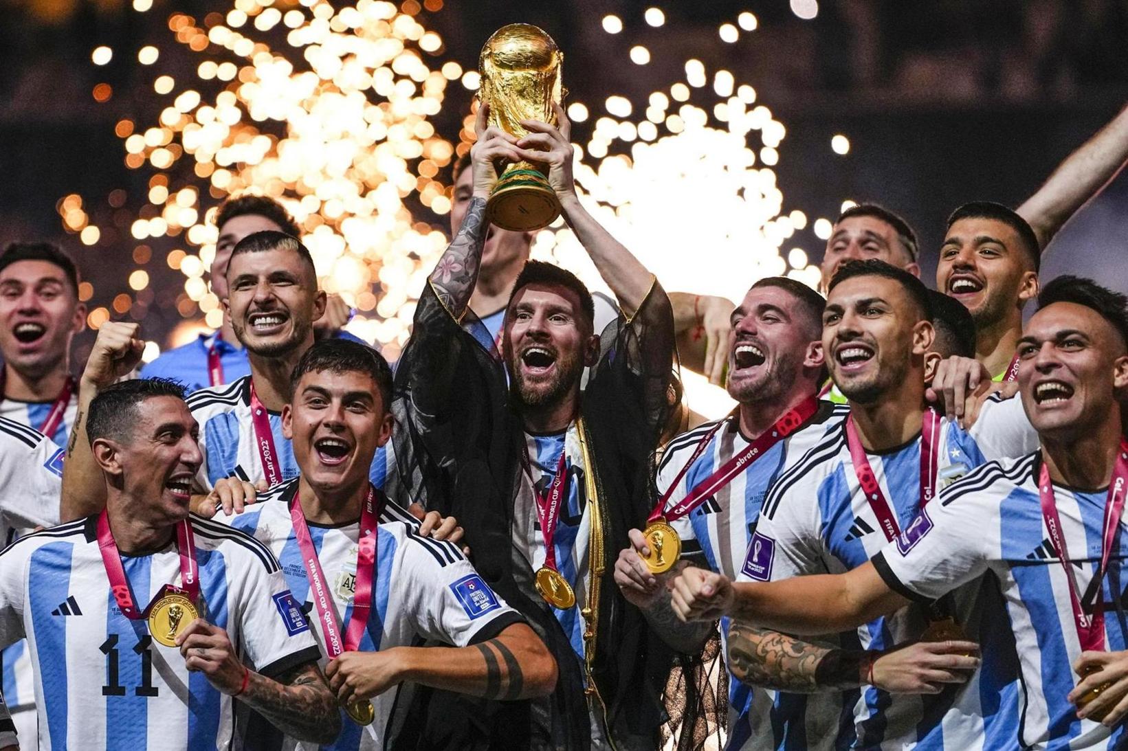 الأرجنتين بطلاً لكأس العالم للمرة الثالثة في تاريخها الأرجنتين بطلاً لكأس العالم للمرة الثالثة في تاريخها