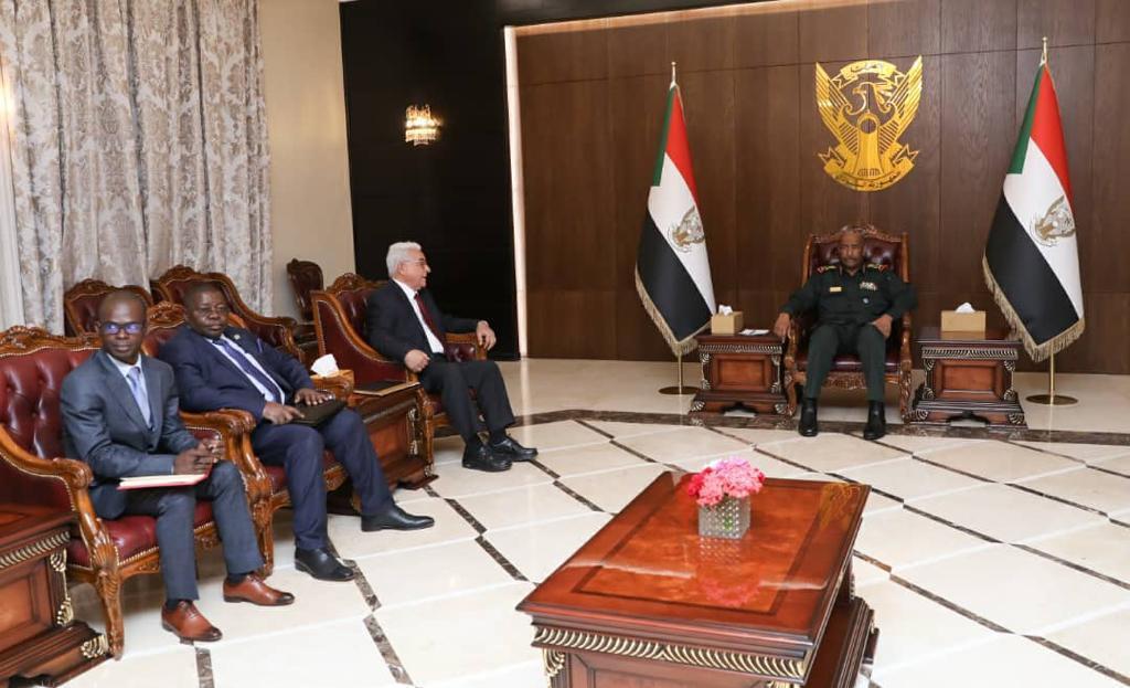 البرهان يستقبل بعثة الآلية الأفريقية لمراجعة النظراء البرهان يستقبل بعثة الآلية الأفريقية لمراجعة النظراء