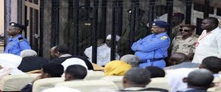 قاض سابق: المحكمة أخطأت في السماح للبشير بتحويل الجلسة إلى منبر خطابي قاض سابق: المحكمة أخطأت في السماح للبشير بتحويل الجلسة إلى منبر خطابي