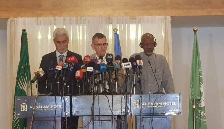 الآلية الثلاثية تلتقي بموقعي الاتفاق السياسي الإطاري الآلية الثلاثية تلتقي بموقعي الاتفاق السياسي الإطاري