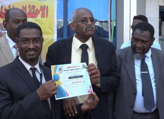 الحوري :منح حافز شهرين لكل المعلمين يصرف نهاية ديسمبر الحوري :منح حافز شهرين لكل المعلمين يصرف نهاية ديسمبر