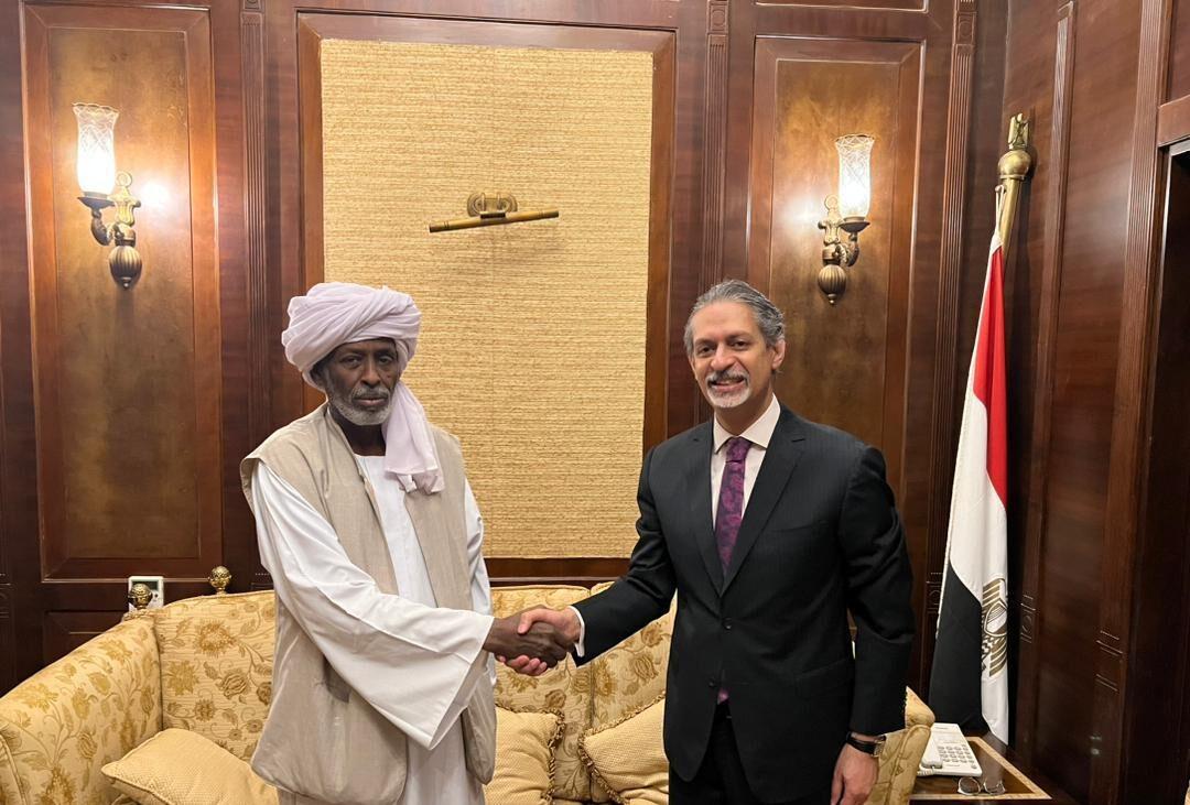تفاصيل لقاء بين ترك والسفير المصري والحديث عن بعثات تعليمية تفاصيل لقاء بين ترك والسفير المصري والحديث عن بعثات تعليمية