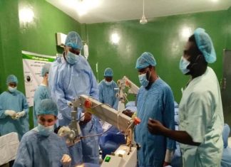 عمليات مياه بيضاء نادرة لأطفال بمخيم العيون بالسوكي عمليات مياه بيضاء نادرة لأطفال بمخيم العيون بالسوكي
