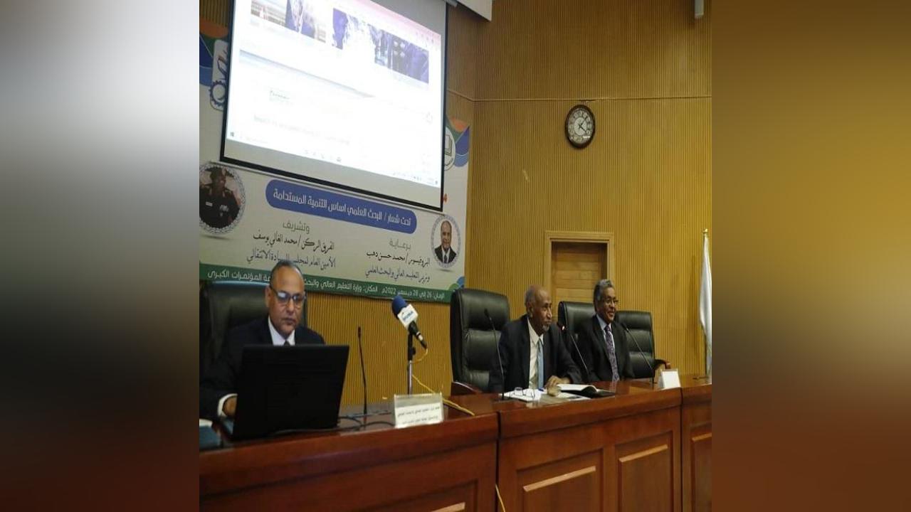 د. صقر : يجب تقدير البحث العلمي وزيادة تمويله د. صقر : يجب تقدير البحث العلمي وزيادة تمويله