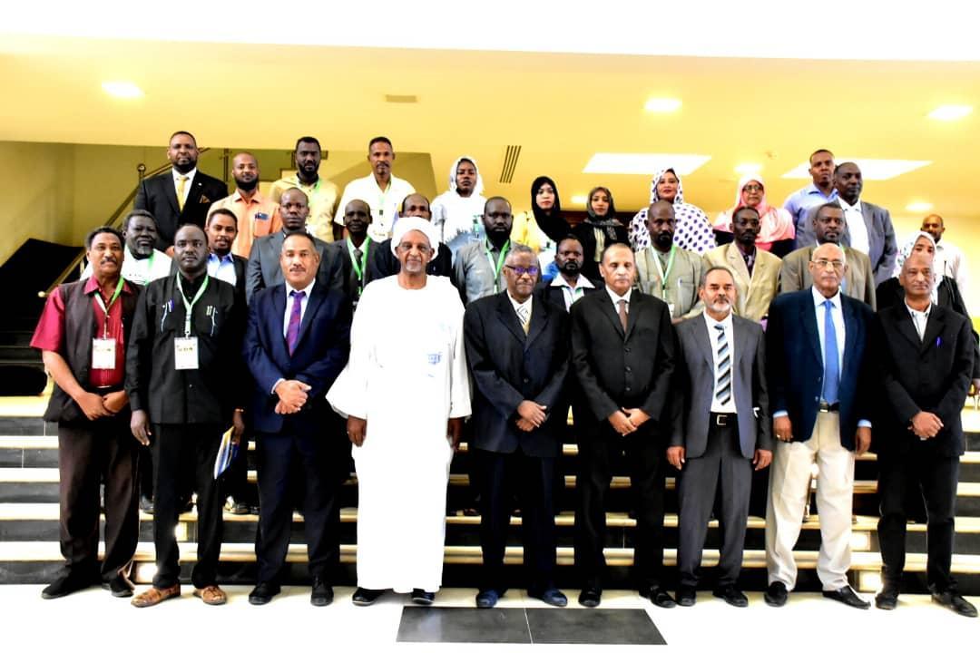 مركز تدريب القيادات باكاديميه الأمن العليا تنظم منتدى الأمن والاعلام مركز تدريب القيادات باكاديميه الأمن العليا تنظم منتدى الأمن والاعلام