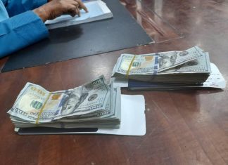 جمارك المطار تضبط عملات أجنبية بطرف سيدتين وفضة بصحبة راكب جمارك المطار تضبط عملات أجنبية بطرف سيدتين وفضة بصحبة راكب