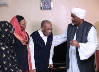 البرهان يمنح وسام العلم والآداب للأديب والشاعر د.عبدالواحد عبدالله البرهان يمنح وسام العلم والآداب للأديب والشاعر د.عبدالواحد عبدالله