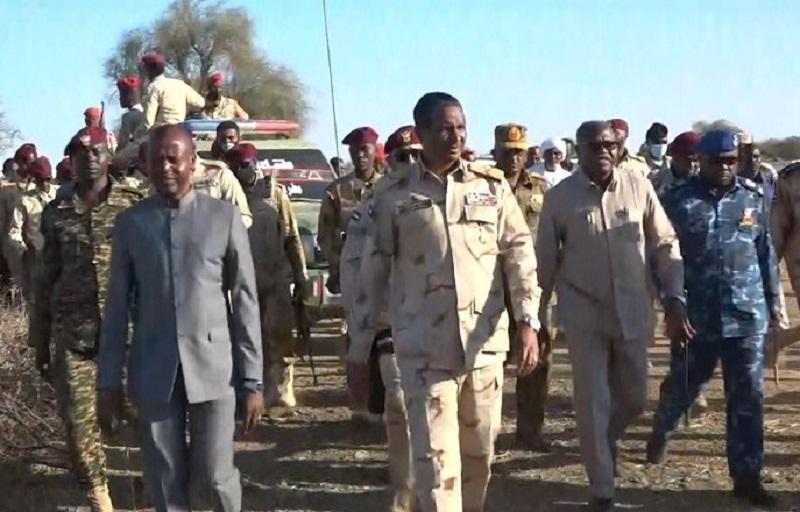 دقلو وادريس يقفان على الأوضاع بمحلية بليل دقلو وادريس يقفان على الأوضاع بمحلية بليل