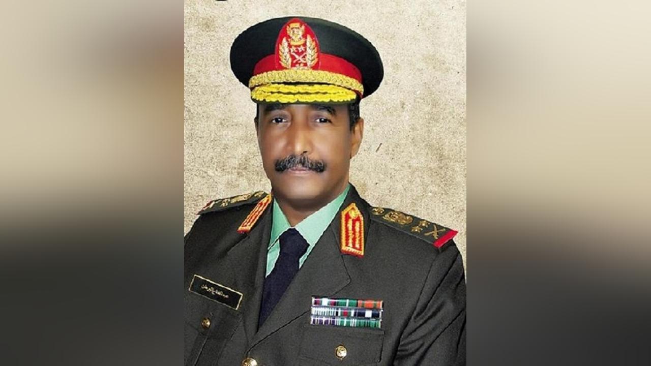 القائد العام يهنئ الشعب والقوات المسلحة بذكرى الإستقلال القائد العام يهنئ الشعب والقوات المسلحة بذكرى الإستقلال