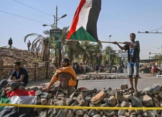 الحكومة تعلن عن خطة لعلاج (120) مصاباً في الثورة الحكومة تعلن عن خطة لعلاج (120) مصاباً في الثورة