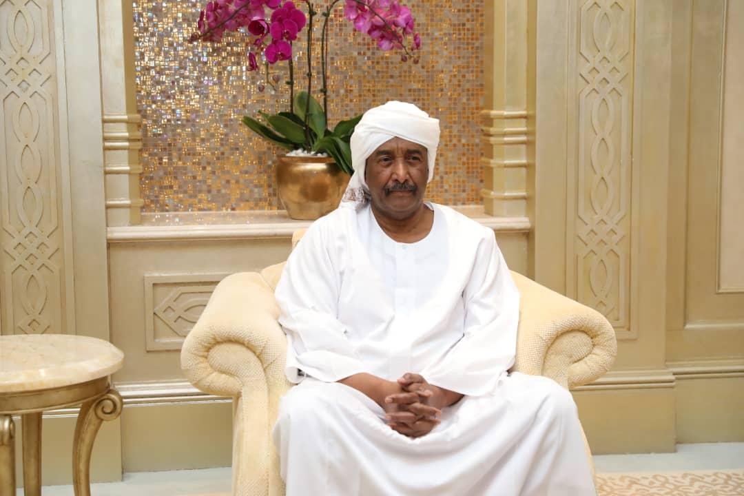 البرهان يطلق تحذيرات من الاقصاء وتقزيم الآخرين ويتحدث عن تشكيل الحكومة البرهان يطلق تحذيرات من الاقصاء وتقزيم الآخرين ويتحدث عن تشكيل الحكومة