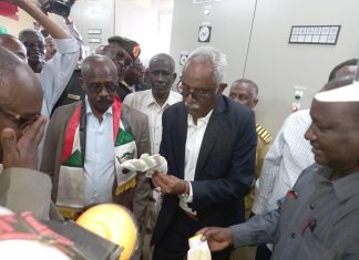 والي النيل الأبيض يفتتح الضخ التجريبي لمحطة مياه كوستي الجديدة والي النيل الأبيض يفتتح الضخ التجريبي لمحطة مياه كوستي الجديدة