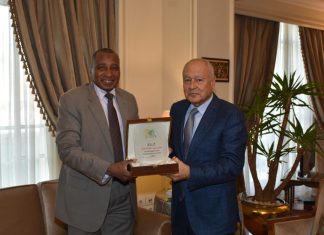 مدير المنظمة العربية يكرم معالي الأمين العام للجامعة العربية مدير المنظمة العربية يكرم معالي الأمين العام للجامعة العربية