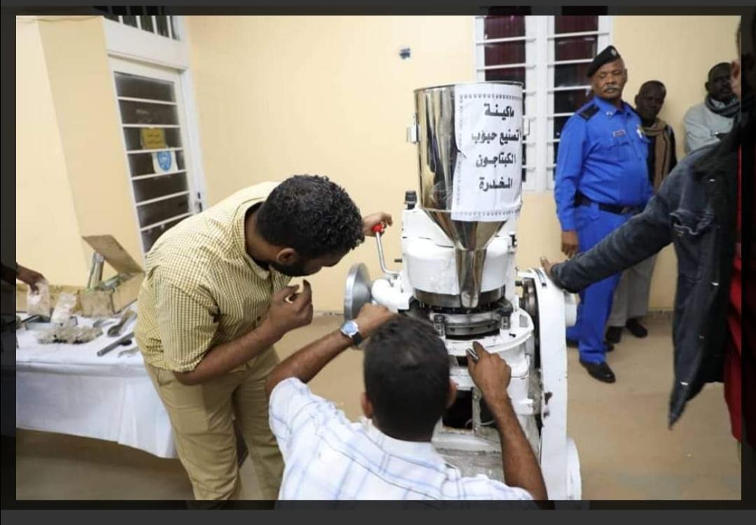 الداخلية تقف على ضبط ماكينة إنتاج حبوب مخدرة الداخلية تقف على ضبط ماكينة إنتاج حبوب مخدرة