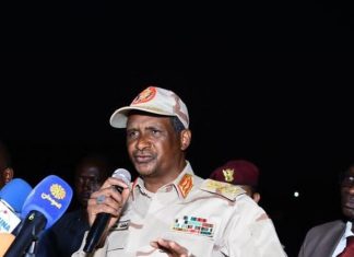 حميدتي يتمسك بتفكيك نظام الانقاذ ويعلن دمج قواته في الجيش حميدتي يتمسك بتفكيك نظام الانقاذ ويعلن دمج قواته في الجيش