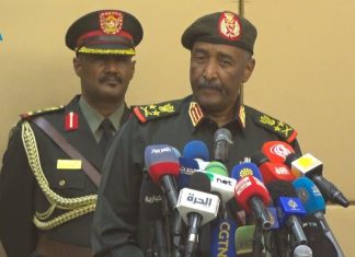 رئيس مجلس السيادة يشهد توقيع الاتفاق الإطارئ بالنيل الازرق. رئيس مجلس السيادة يشهد توقيع الاتفاق الإطارئ بالنيل الازرق.