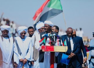 حميدتي يحذر أهل شرق السودان من “مفتنين ومخربين”: ما عايزين مشاكل حميدتي يحذر أهل شرق السودان من “مفتنين ومخربين”: ما عايزين مشاكل