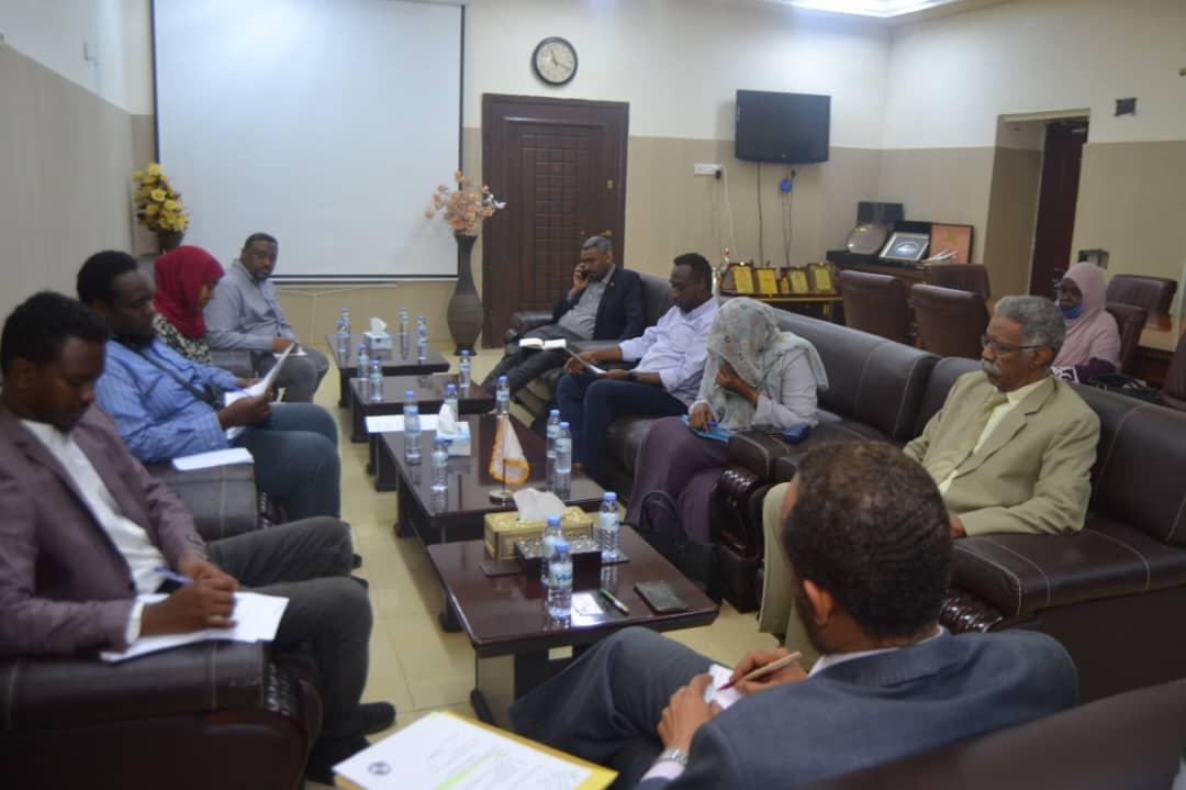 وزير الصحة: تحسين الوضع الوظيفي وبيئة العمل مطالب عادلة وزير الصحة: تحسين الوضع الوظيفي وبيئة العمل مطالب عادلة