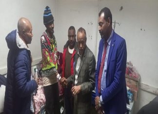 السفيرالصادق عمر يزور المواطن السوداني أثرإصابته في حادثة القطار السفيرالصادق عمر يزور المواطن السوداني أثرإصابته في حادثة القطار