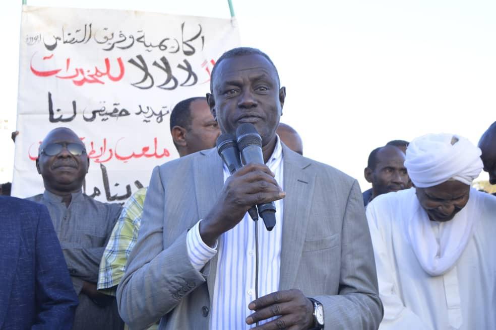 والي الخرطوم يتعهد باكمال تأهيل الاستادات والملاعب بأمدرمان والي الخرطوم يتعهد باكمال تأهيل الاستادات والملاعب بأمدرمان