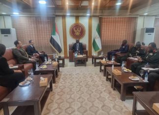 وزير الدفاع يلتقي السفير المصري بالخرطوم وزير الدفاع يلتقي السفير المصري بالخرطوم